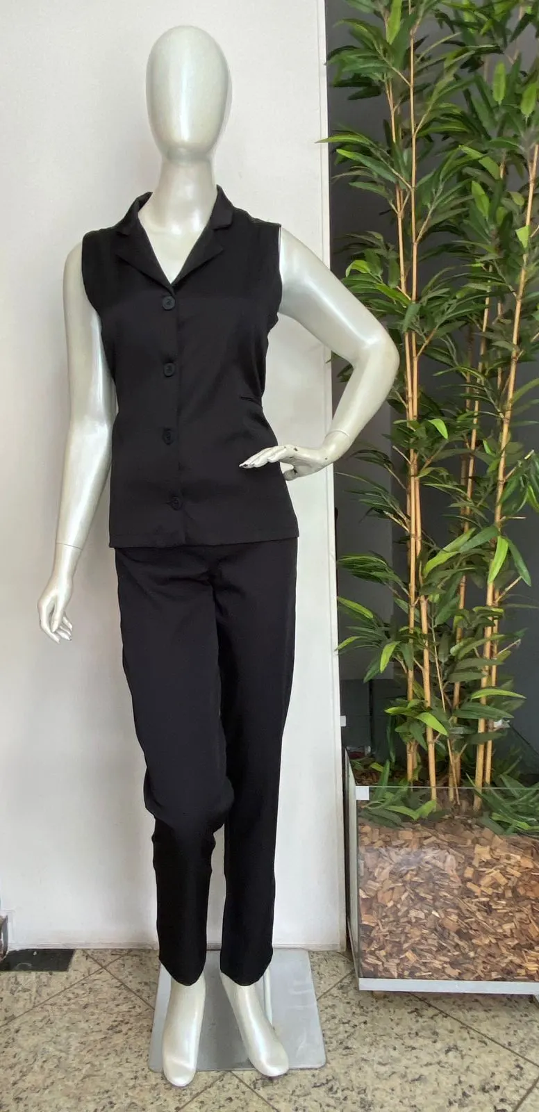 Blusa Sem Manga Preta e Calça 2 — Artveste Uniformes