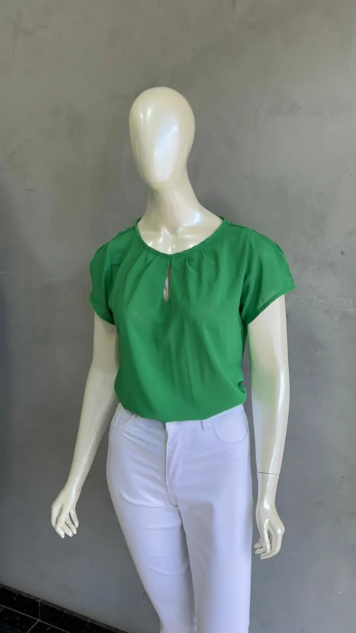 Blusa Verde Gola Franzida e Calça Branca — Artveste Uniformes