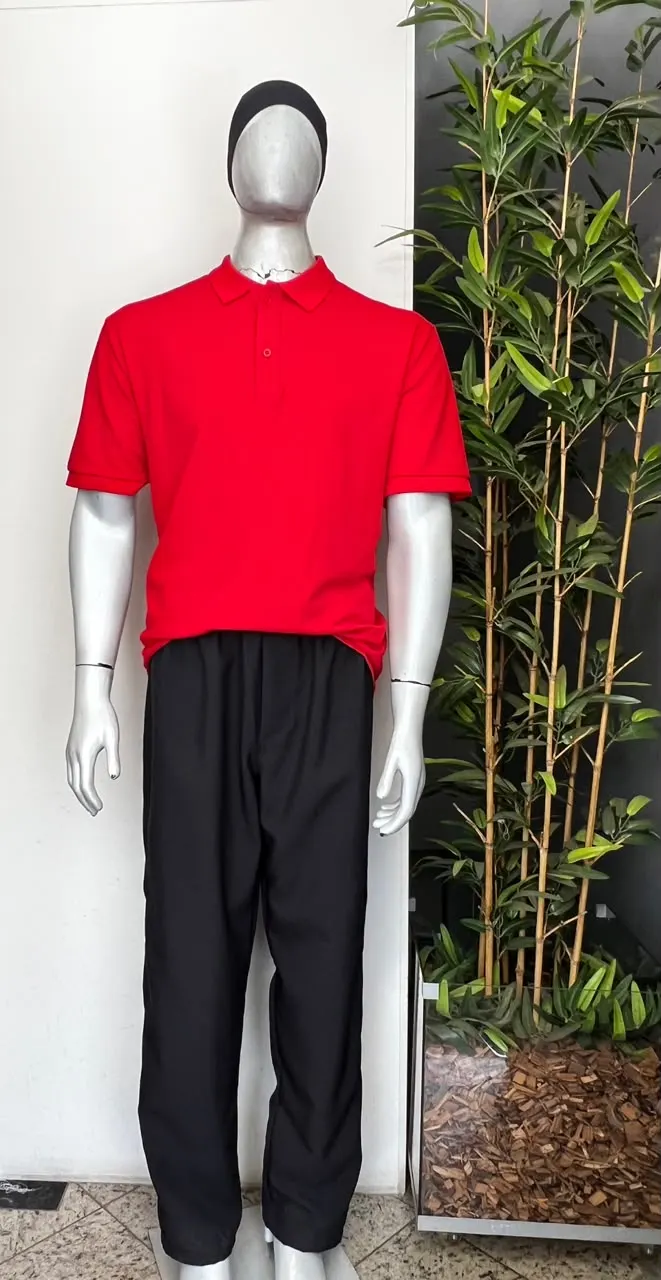 Camisa Polo Vermelha e Calça Preta 2 — Artveste Uniformes