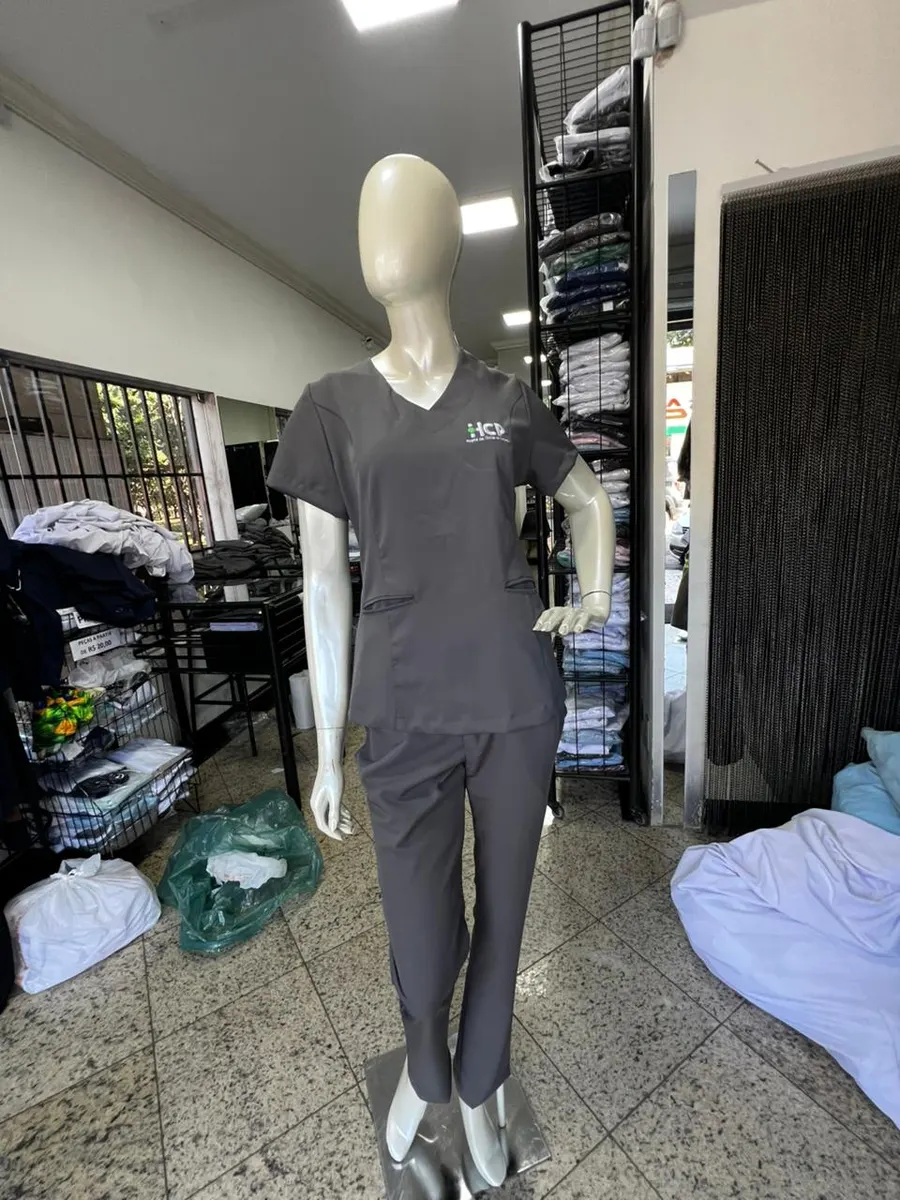 Conjunto Scrub Cinza Escuro Personalizado — Artveste Uniformes