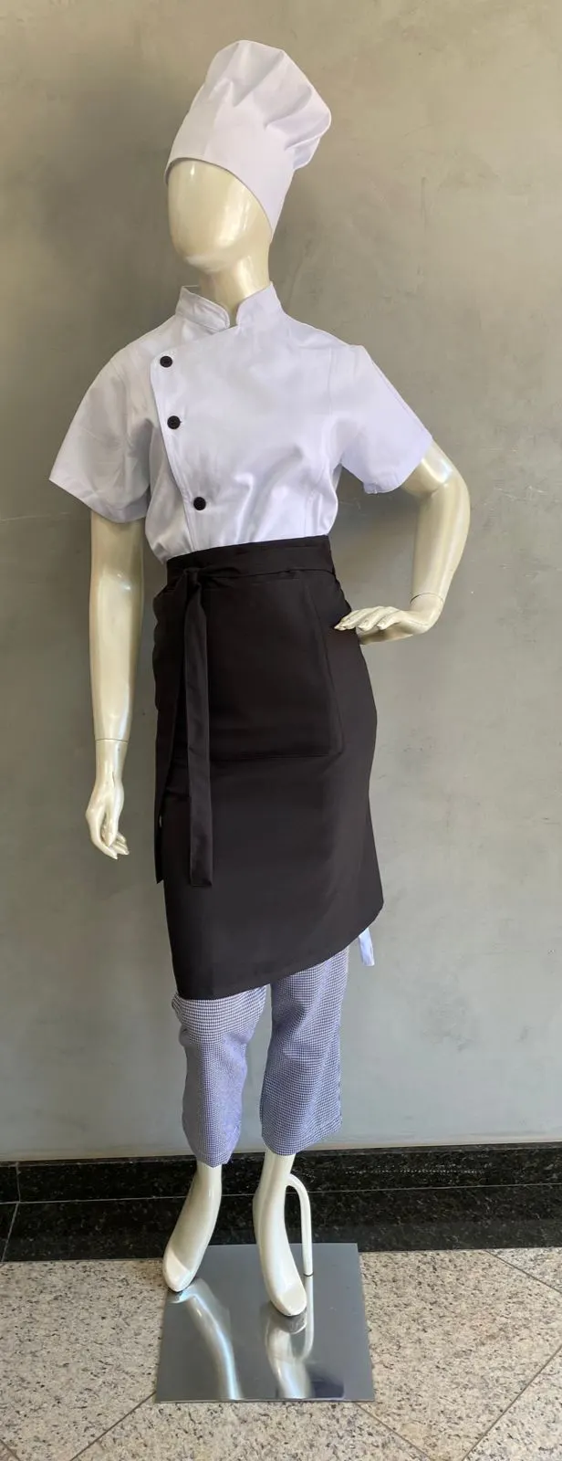 Dolma Chef Branca com Avental Preto e Calça Pied de Poule — Artveste Uniformes