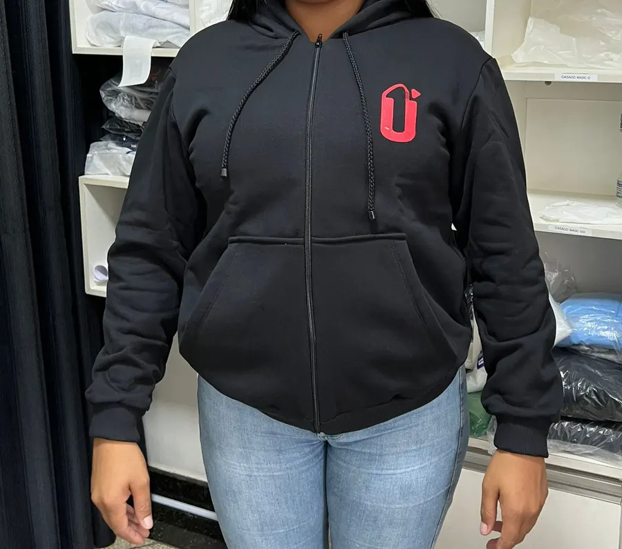 Moletom Preto com Zíper e Logo — Artveste Uniformes