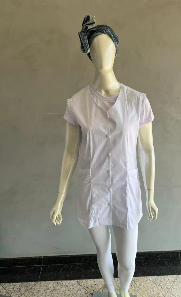 jaleco de algodão e calça leg para babá ou cuidadora
